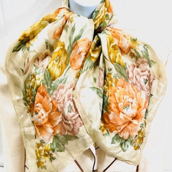 Vgt Pierre Cardin 100% Silk Scarf Chiffon Satin 34"Red beige gray Designed(42) - Picture 6 of 13